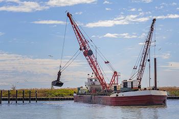 Dredge Accidents Boat dredging